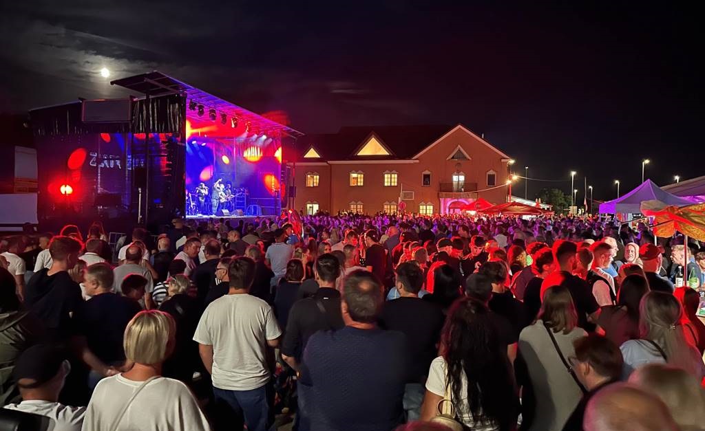 FOTO: Zlata žila in Prljavo kazalište na večernem delu 47. prireditve Lendavska trgatev