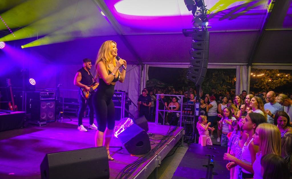FOTO: Lidija Bačič & skupina Misteri na Varaški noči