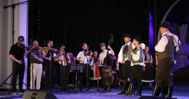 FOTO: Madžarski etno večer na letnem odru Gledališke in koncertne dvorane FOTO: Madžarski etno večer na letnem odru Gledališke in koncertne dvorane