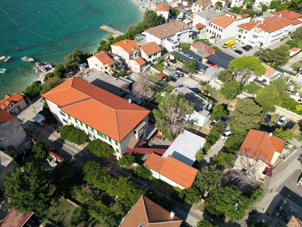 Prenova v Otroškem počitniškem domu v Baški