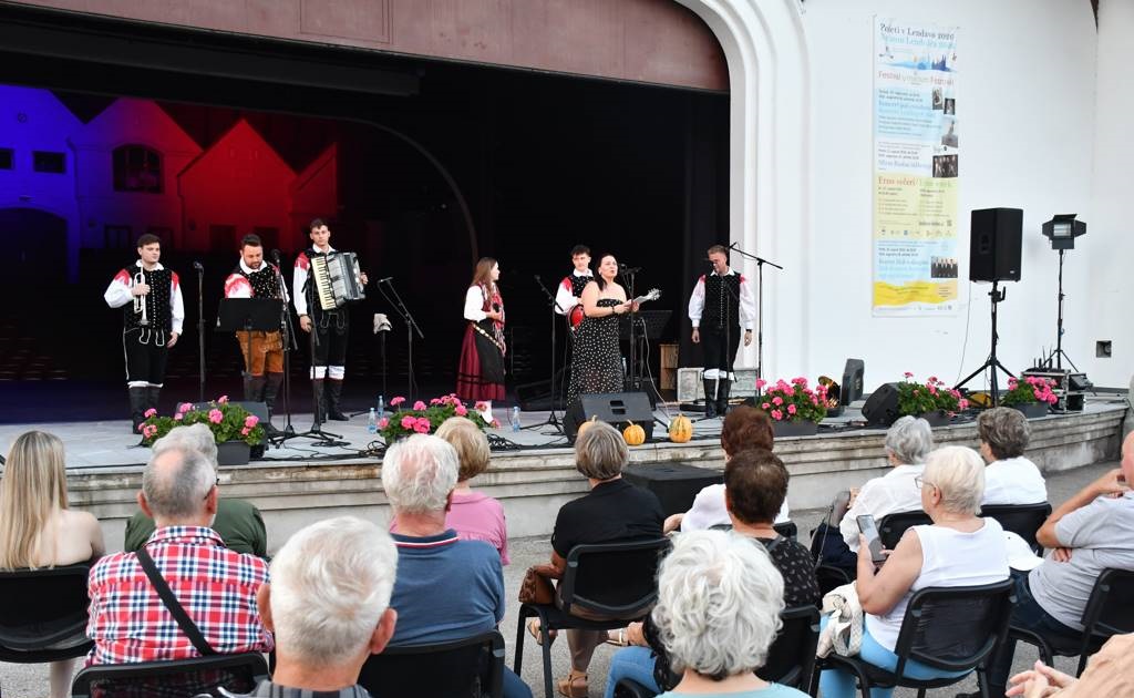 VIDEO, FOTO: Slovenski etno večer