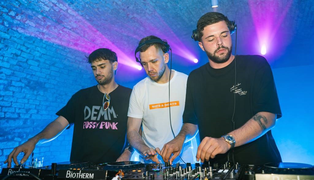 FOTO: Sunset sips & beats na lendavskem gradu