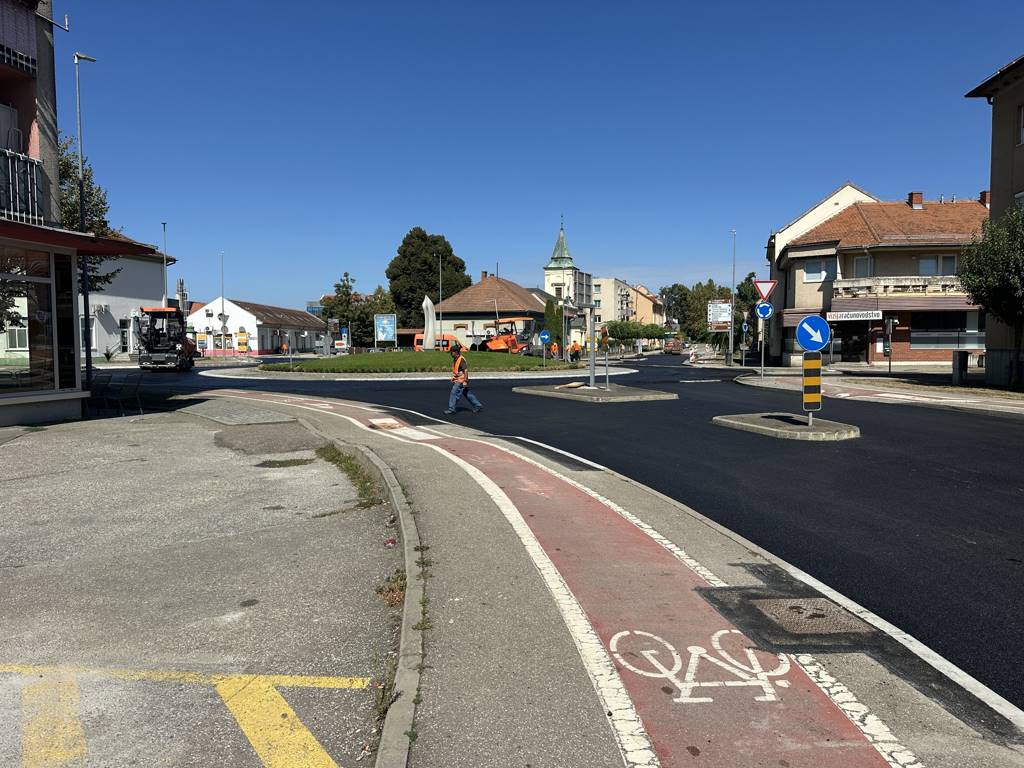 Po skoraj treh mesecih se danes zaključuje obnova Trga ljudske pravice v Lendavi