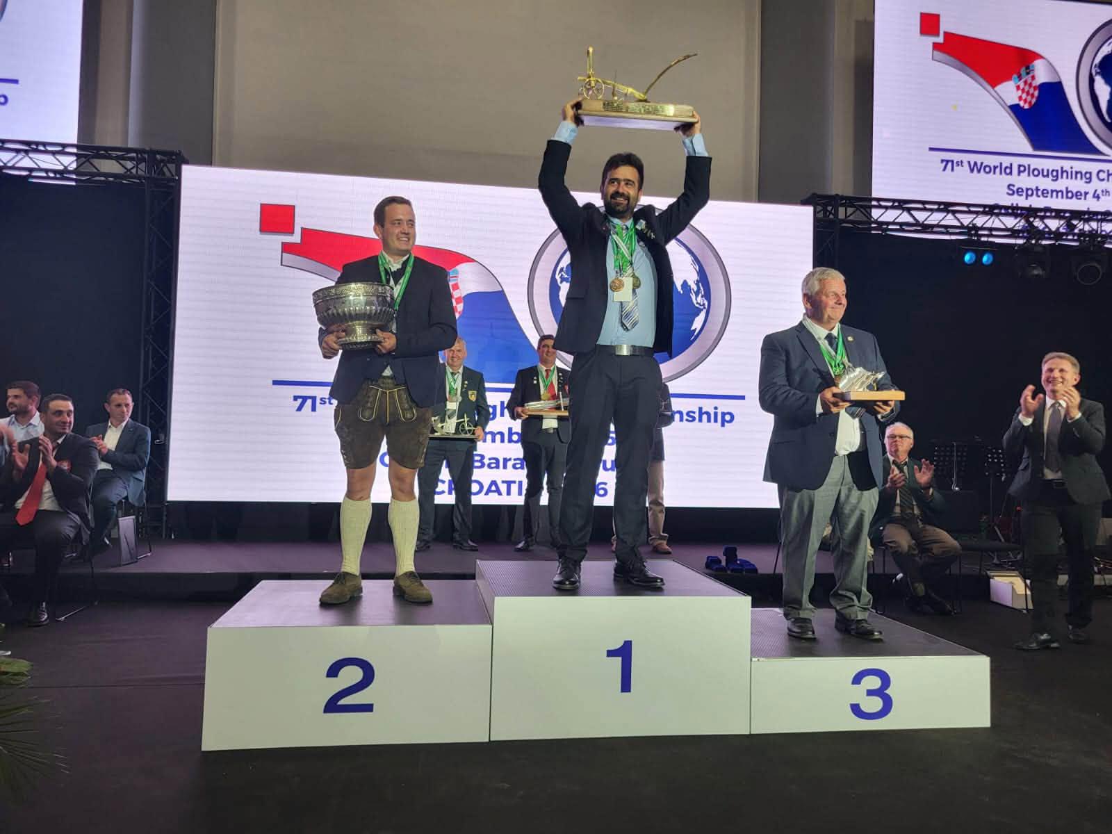 Svetovni prvak v oranju letos prvič iz Slovenije, natančneje, iz Puževcev