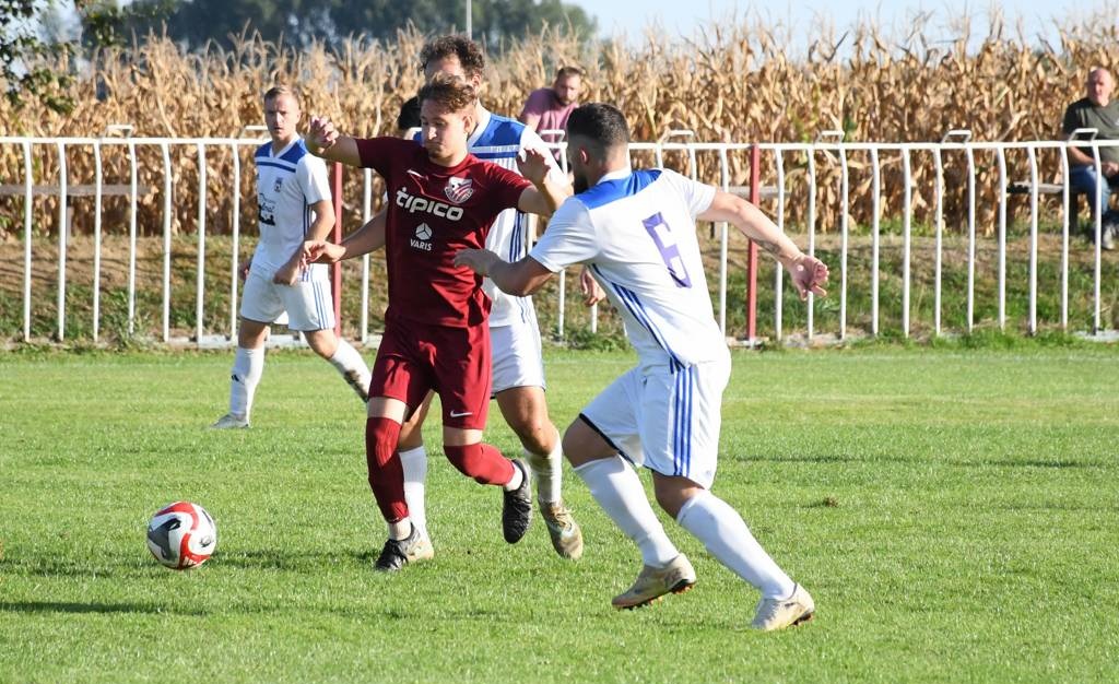 FOTO: Dobrovnik s petardo v Čentibi do visoke zmage