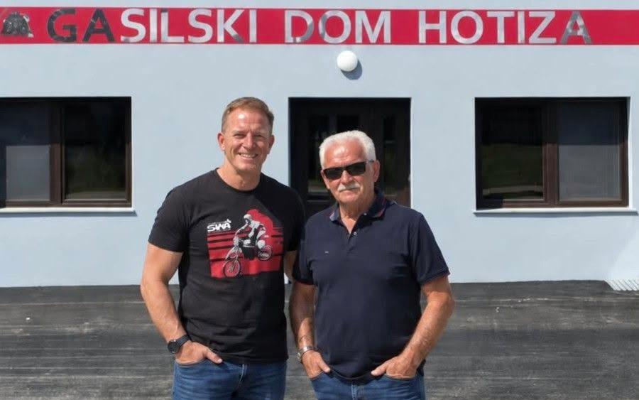Iz Kolorada v Hotizo: Gasilec z ameriške gasilske enote obiskal hotiške gasilce