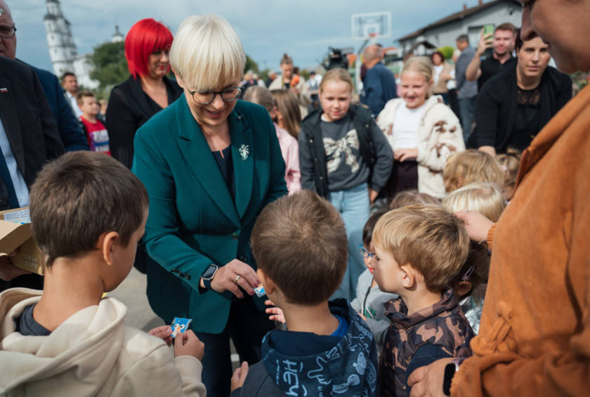 Predsednica Nataša Pirc Musar obiskala Prekmurje: V ospredju domova starejših v Dobrovniku in Kobilju