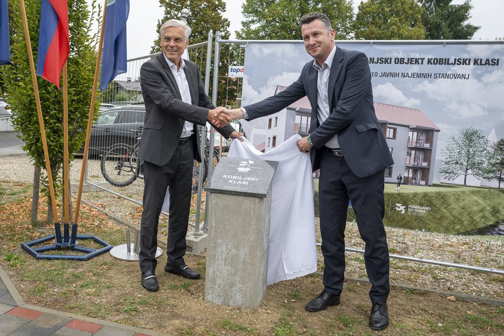 S položitvijo temeljnega kamna, bo v Kobilju zrasel večstanovanjski objekt