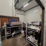 FOTO: To so prostori, v katerih so spali delavci v nezakoniti tovarni cigaret. Električno energijo so proizvajali agregati FOTO: To so prostori, v katerih so spali delavci v nezakoniti tovarni cigaret. Električno energijo so proizvajali agregati