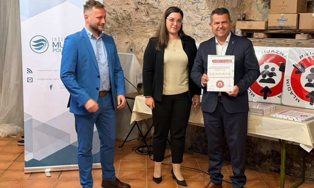 FOTO: Občina Lendava tudi uradno prejela certifikat Mladim prijazna občina FOTO: Občina Lendava tudi uradno prejela certifikat Mladim prijazna občina