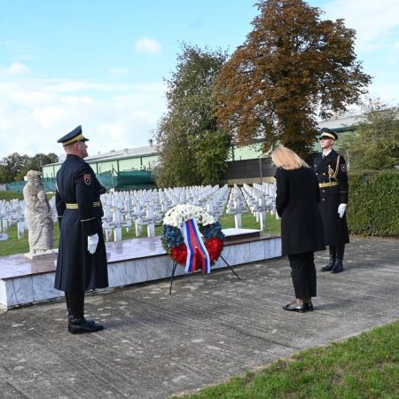 FOTO: Taborišče v Šarvarju: Državna sekretarka dr. Jaklitsch počastila spomin na 587 Slovencev iz okolice Lendave