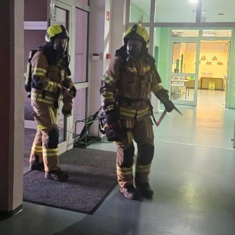 FOTO: V OŠ Odranci izvedli evakuacijsko vajo ob simulaciji požara v kuhinji FOTO: V OŠ Odranci izvedli evakuacijsko vajo ob simulaciji požara v kuhinji