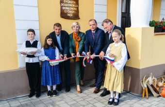 FOTO: V Dobrovniku prenovili in razširili stalno razstavo v Hiši Györgya Dobronokija