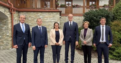 FOTO: Ministrica Suzana Lep Šimenko med Slovenci v Porabju in Madžari v Prekmurju, v Lendavi odprli prenovljeno knjižnico in nove prostore mladinskega oddelka