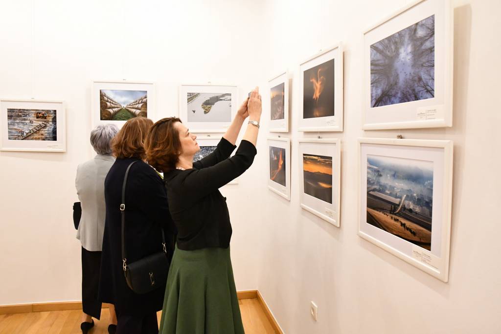 FOTO: Mednarodni madžarski fotografski salon v centru Bánffy FOTO: Mednarodni madžarski fotografski salon v centru Bánffy