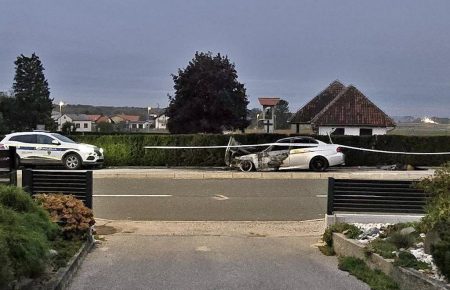 V Dolgi vasi zagorelo osebno vozilo