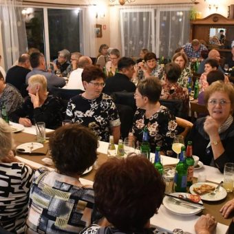 FOTO: Ganljivo: Po 24. letih so se prvič zbrale zaposlene v nekdanjem lendavskem obratu Mure FOTO: Ganljivo: Po 24. letih so se prvič zbrale zaposlene v nekdanjem lendavskem obratu Mure
