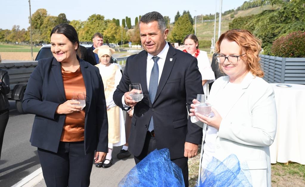 FOTO: Slavnostno odprli vodovod Lendava–Pince
