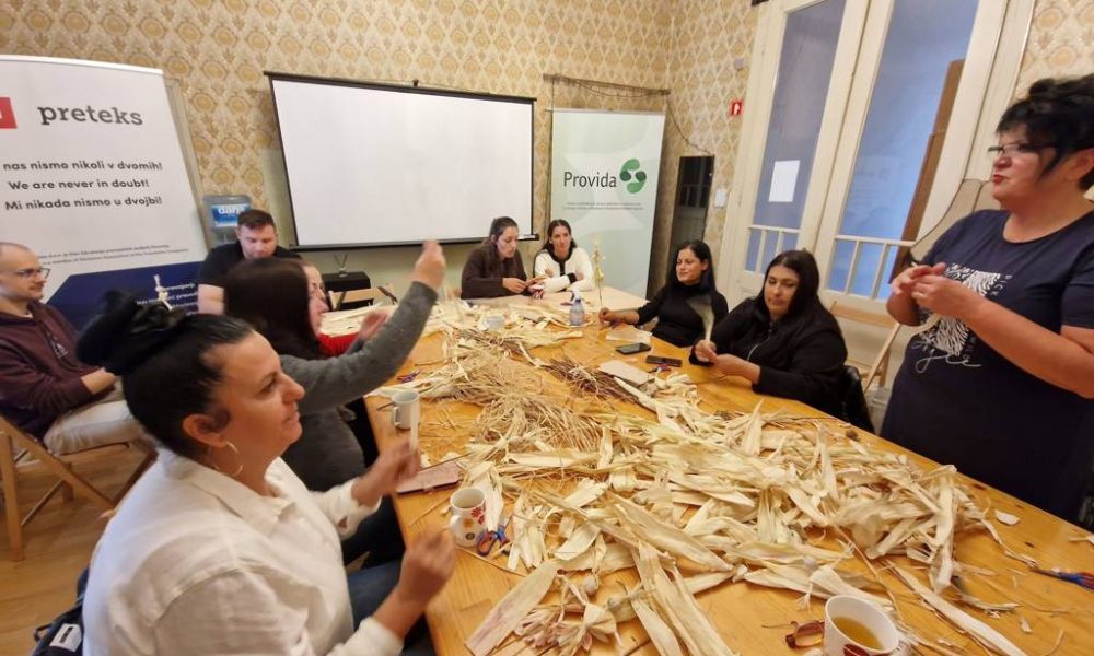 V Lendavi na delavnici pletarstva oživljali tradicionalno rokodelsko znanje V Lendavi na delavnici pletarstva oživljali tradicionalno rokodelsko znanje