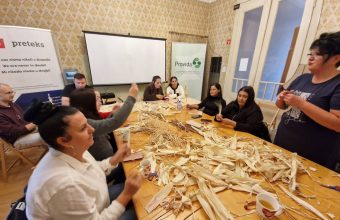 V Lendavi na delavnici pletarstva oživljali tradicionalno rokodelsko znanje