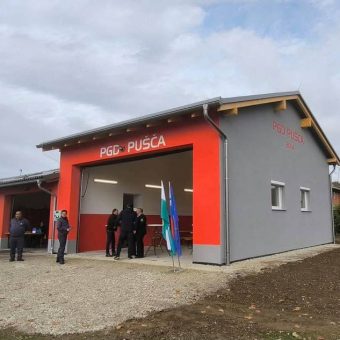 Pri PGD Pušča svojemu namenu predali novo garažo, pripravili so tudi dan odprtih vrat Pri PGD Pušča svojemu namenu predali novo garažo, pripravili so tudi dan odprtih vrat