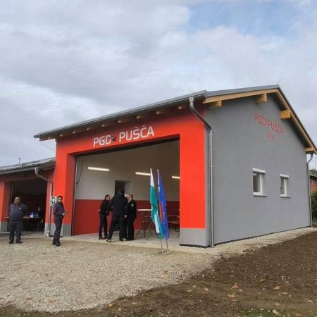 Pri PGD Pušča svojemu namenu predali novo garažo, pripravili so tudi dan odprtih vrat