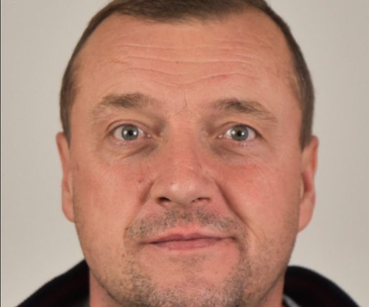 Nelegalna tovarna cigaret v kompleksu Nafte Lendava: Policija išče tega osumljenca