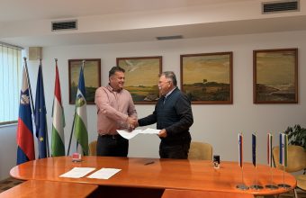 V Dobrovniku podpisali pogodbo za prvo fazo športno-rekreacijskega centra, vrednost del več kot 643 tisoč evrov